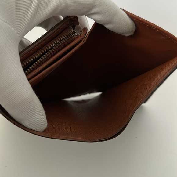 Authenticated LOUIS VUITTON Monogram Tressor Wallet - Picture 13 of 14